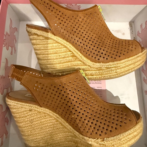 Steve Madden Wedge Sandals - Picture 3 of 5